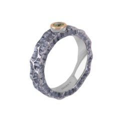 Titanring med 9 kt. rosaguld og peridot – Lava